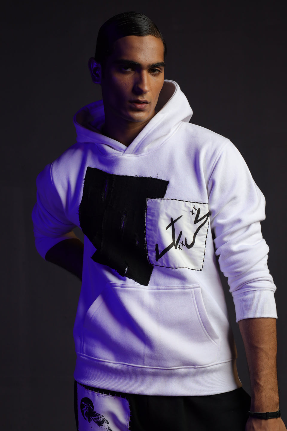 H-04: Angel hoodie White