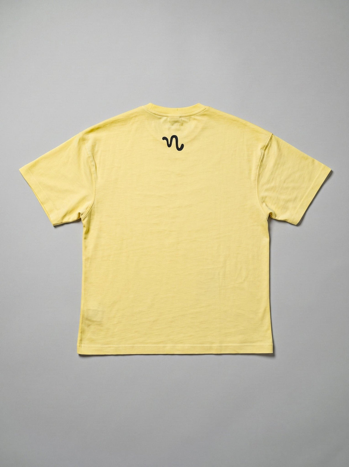 DC-005. YELLOW PARROT-SURFER TEE