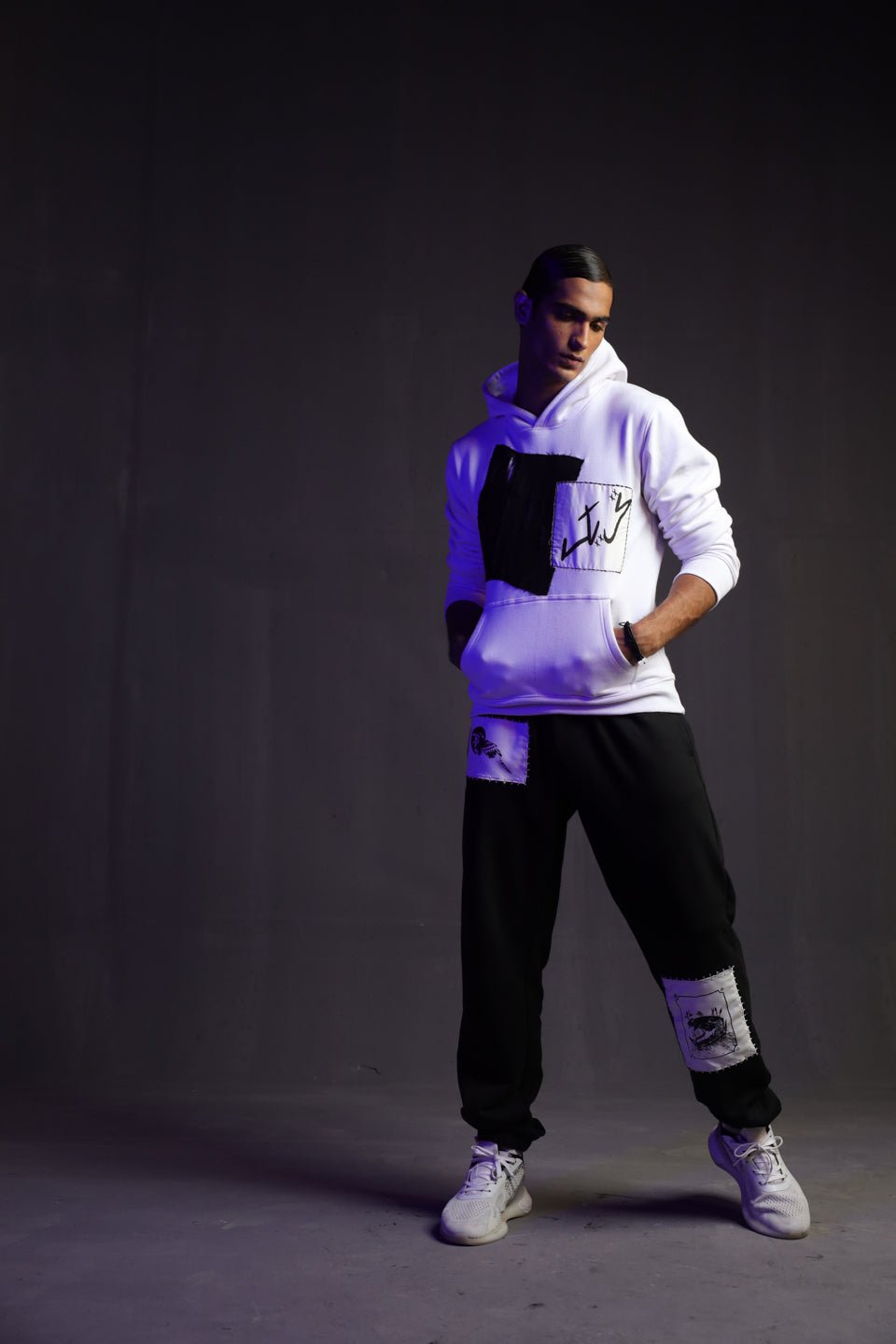 H-04: Angel hoodie White